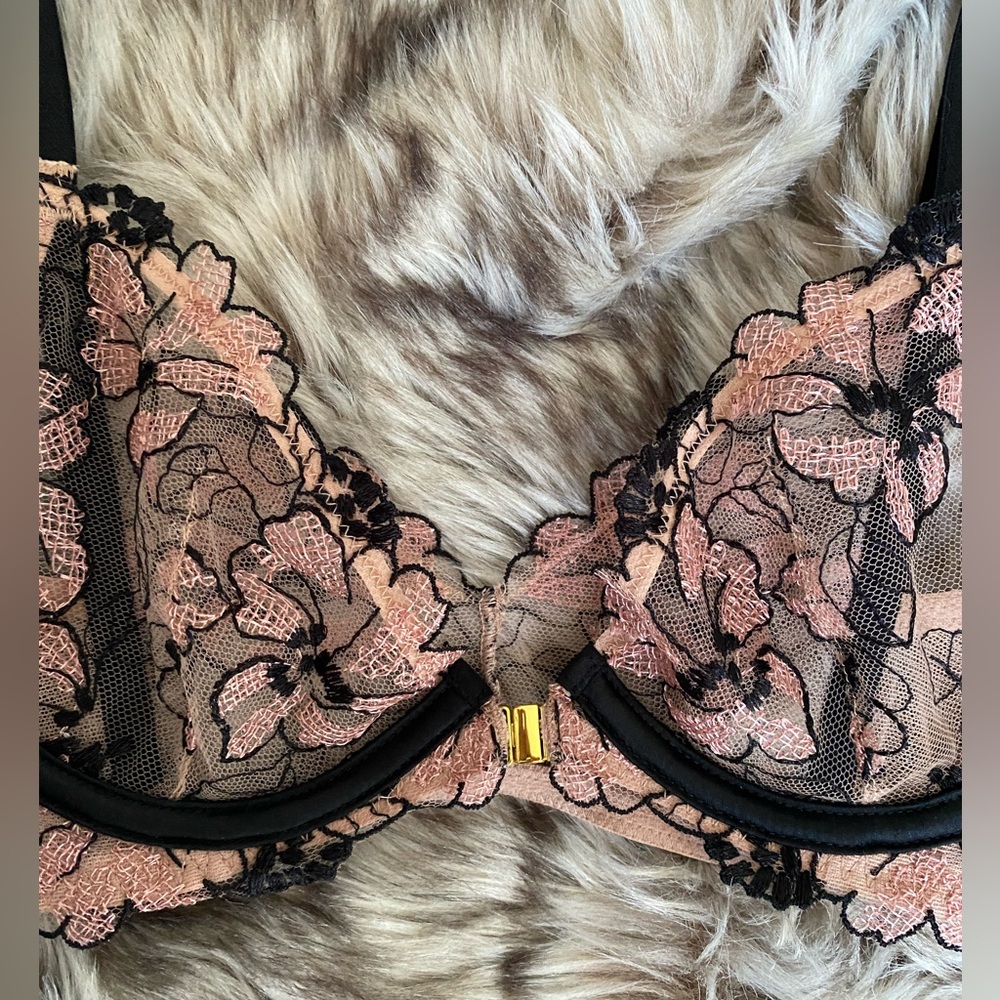 Victoria's Secret Lace Unlined Front Close Plunge Bra and Thong Panty Set - Picture 5 of 14